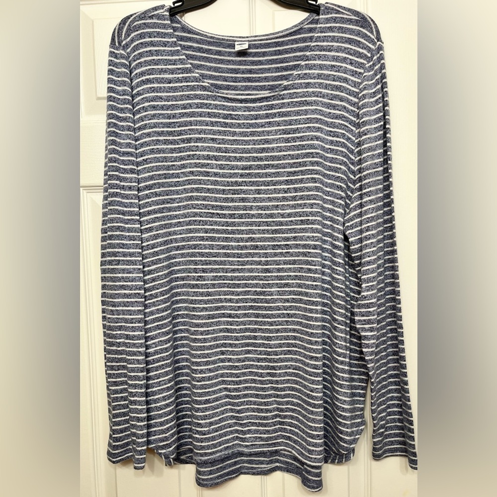 OLD NAVY LONG SLEEVE STRIPPED SWEATER.  Size XXL..